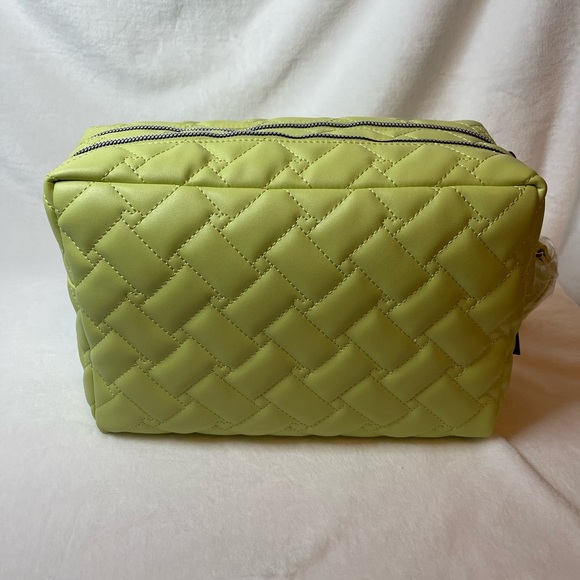 Betsey Johnson Lime Weekender toiletry bag, NWT - Picture 7 of 8